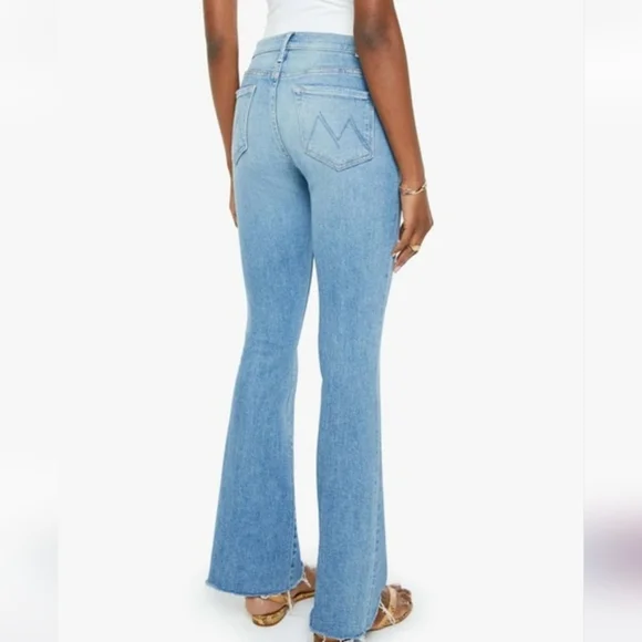 MOTHER The Weekender Fray in Glow Up Light Wash Flared Stretchy Ladies 30 EUC - Picture 4 of 11